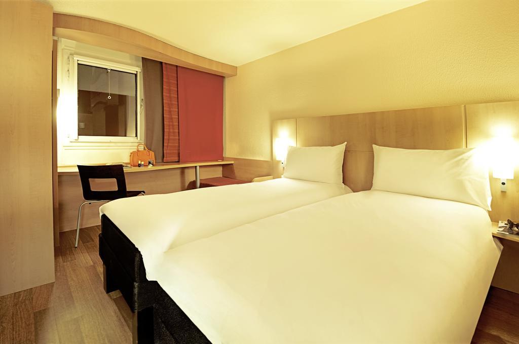 Ibis Paris Montmartre Sacre-Coeur Hotel Room photo