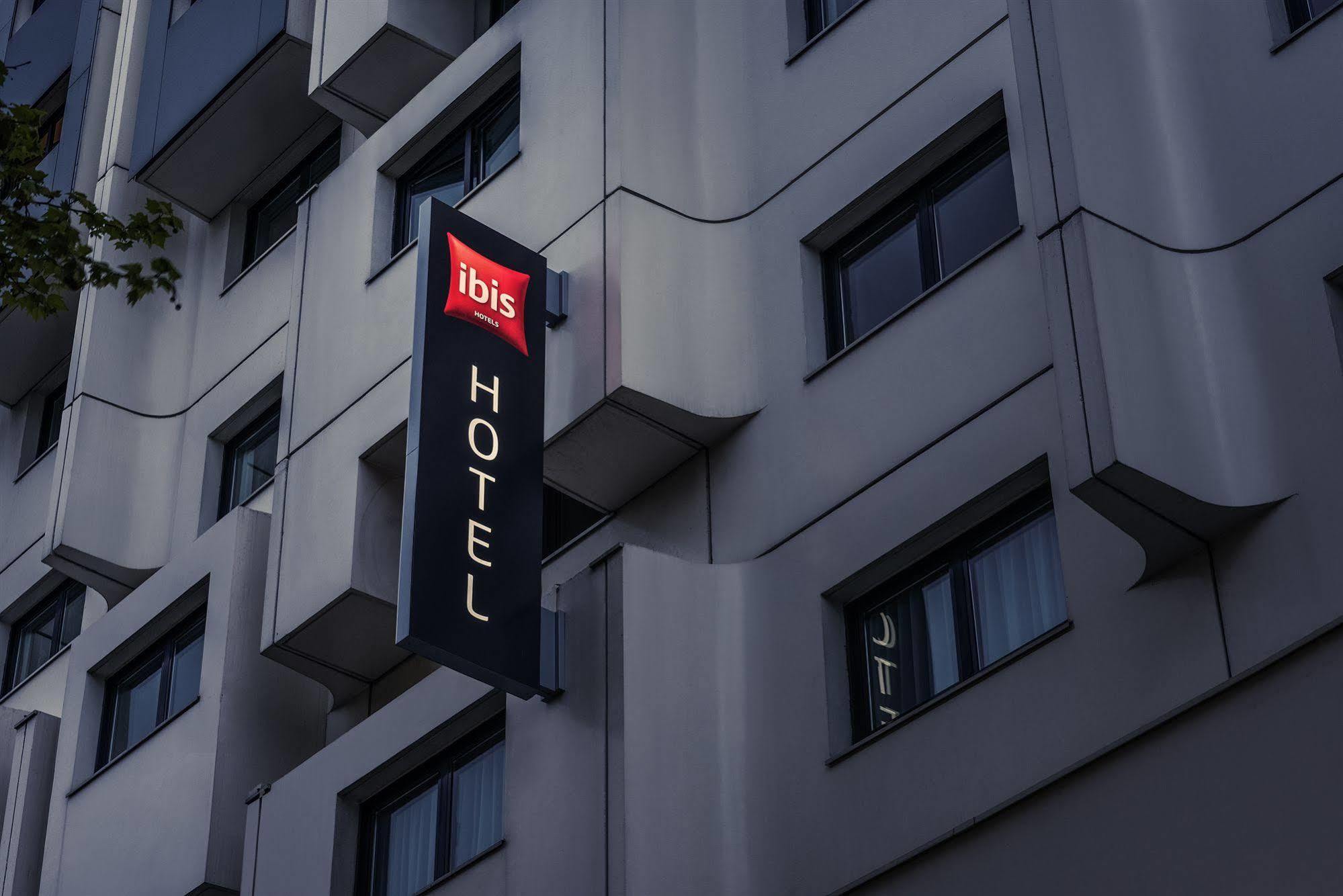 Ibis Paris Montmartre Sacre-Coeur Hotel Exterior photo