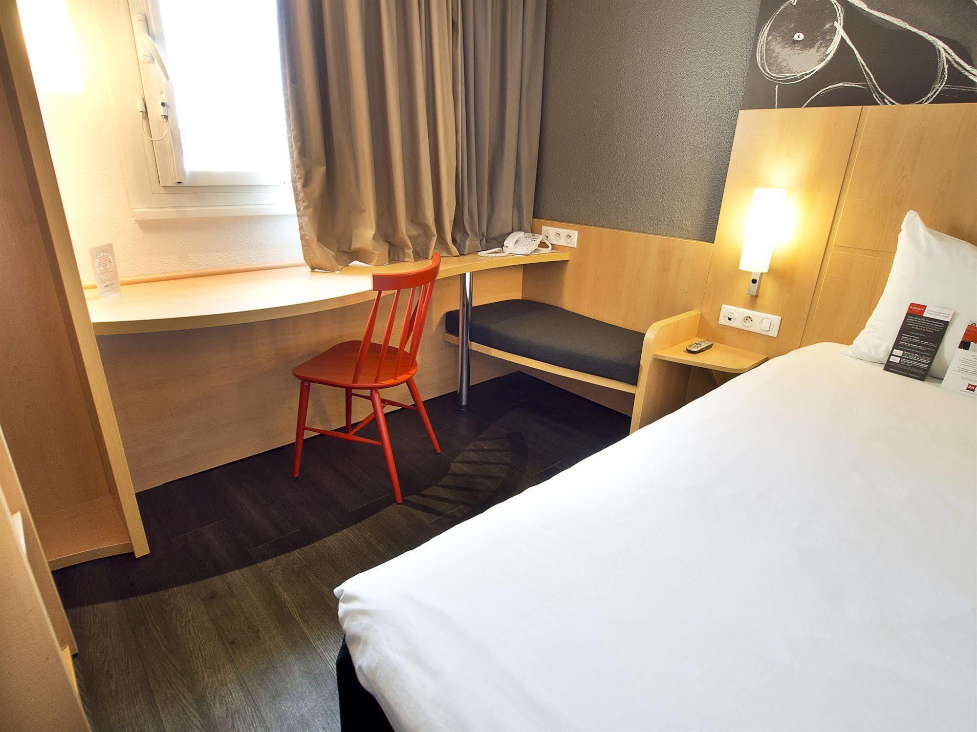 Ibis Paris Montmartre Sacre-Coeur Hotel Exterior photo